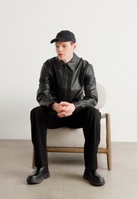 BOSS ZED - Naģene - black