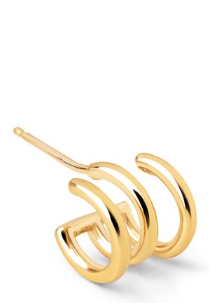 Boucle d'oreille en métal doré avec un design à triple anneau et une tige droite pour oreilles percées, présentée sur un fond blanc.