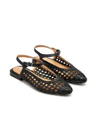 Scarpe slingback nere con design intrecciato e dettagli a ritaglio, punta affusolata e tacco basso. Inclusa una cinghia alla caviglia regolabile.