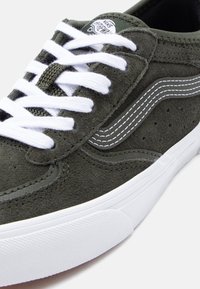 Vans ROWLEY CLASSIC UNISEX - Αθλητικά παπούτσια - grape leaf