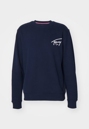 Granatowa bluza z długim rękawem i okrągłym dekoltem z białym logo "Tommy Jeans" na lewej piersi oraz ściągaczami na rękawach i dole.