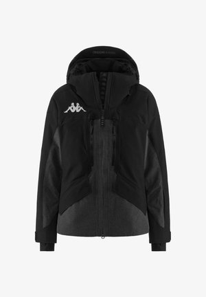 Giacca nera con colletto alto e cappuccio. Presenta pannelli in tessuto nero testurizzato, chiusura zip frontale e logo Kappa sul petto.