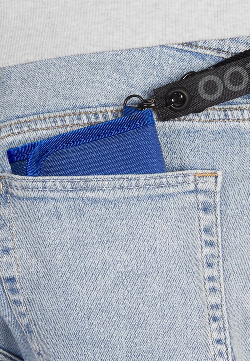 coocazoo MIT SICHTFENSTER - Wallet - all blue