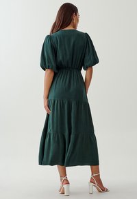 TUSSAH BECKY MIDI - Dnevna obleka - emerald