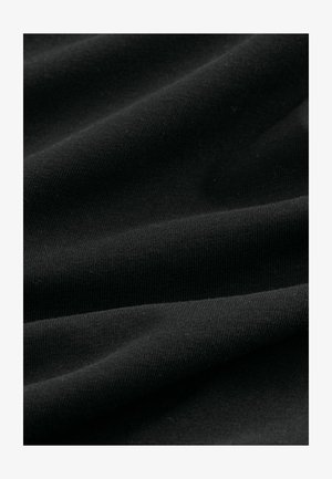 Must lõngast kangast, millel on sile tekstuur, pehmed voldid ja õrnad säravuse erinevused, sobib erinevateks tekstiilirakendusteks.