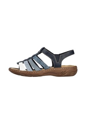 Sandale en cuir bleu avec plusieurs sangles, découpes et une semelle en caoutchouc texturé marron. Accentuée par des détails de couture et des largeurs de sangle variées.