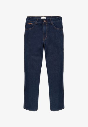 Jean Wrangler bleu foncé avec cinq poches, fermeture par boutons et surpiqûres orange, présenté à plat sur fond blanc.