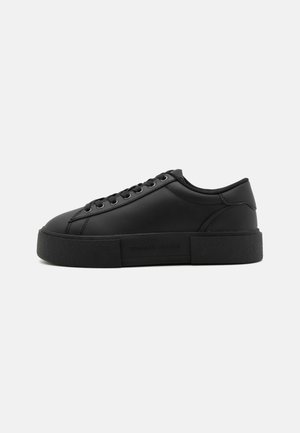 FLATFORM - Trainers - black