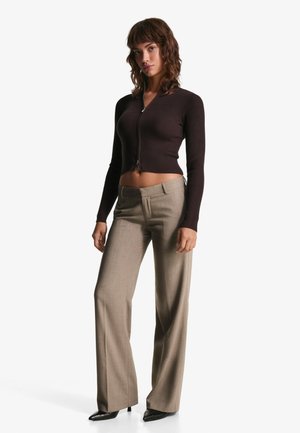 Bershka LOW WAIST  - Hlače - beige