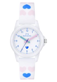 Weißes Armbanduhr mit rosa und blauen Herzmustern am Armband. Rundes Ziffernblatt mit blauen Stundenmarkierungen und Zeigern, mit einem Herz bei der 6.