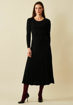 MILDRED - Stickad klänning - black
