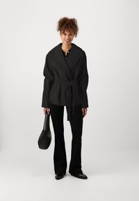 Vero Moda Tall VMANNE BERGEN JACKET - Kerge jope - black