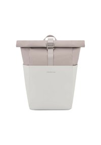 Sac à dos à rabat en gris clair et beige. Fabriqué à partir d'un tissu résistant avec une texture lisse. Doté d'une fermeture à boucle et d'un détail de logo à l'avant.