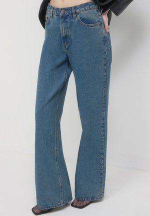 WIDE CON BORCHIE - Jeans baggy - blu denim medio