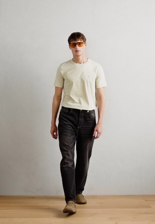 COCKTAIL CLUB TEE - Print T-shirt - sand stone2