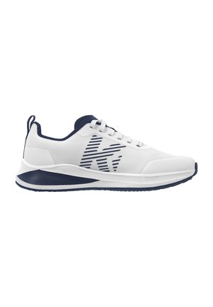 Basket blanche et bleu marine avec dessus en mesh, laçage à l’avant, semelle coussinée et logo "K" rayé sur le côté.