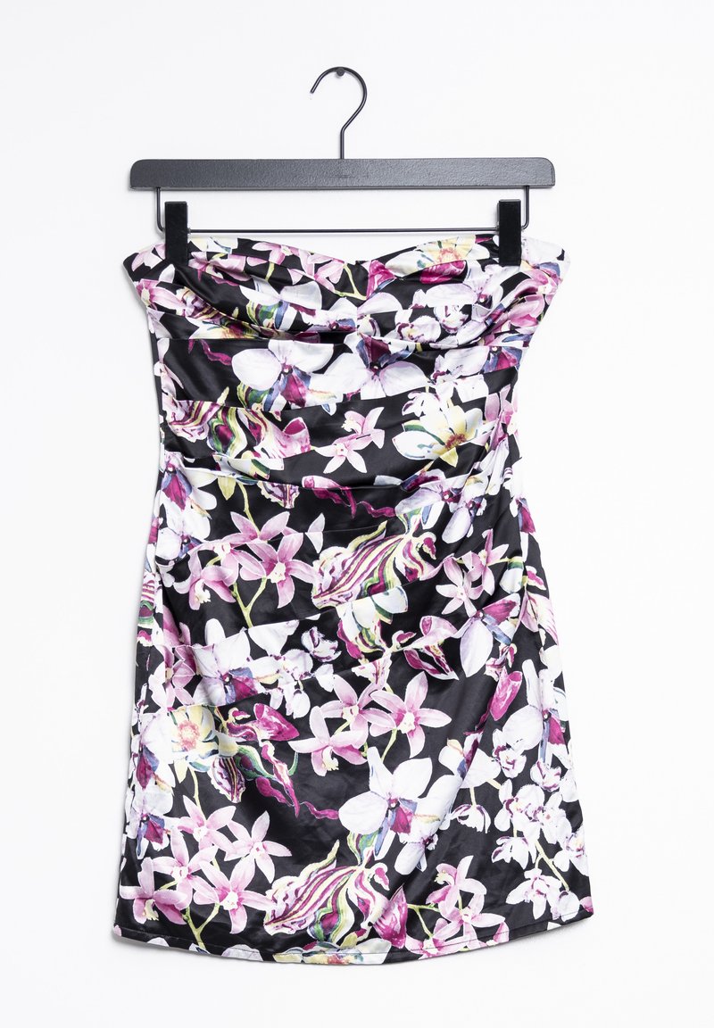 Musta olkaimeton mekko, jossa on elävät kukkakuviot vaaleanpunaisena ja valkoisena, tiukka siluetti ja rypytetyt yksityiskohdat. Ripustettuna mustalle henkarille.