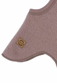 Brauner Fleece-Hundemantel mit runder Form, geripptem Kragen und genähtem Rand. Besitzt ein kleines Stoffetikett im unteren Bereich.