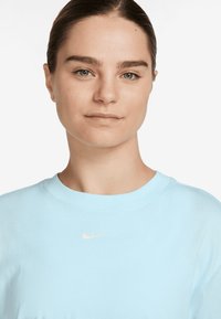 Nike Sportswear ESSNTL - Φόρεμα από ζέρσεϊ - glacier blue