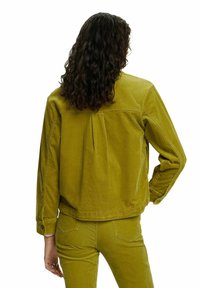 edc by Esprit Chaqueta fina - green