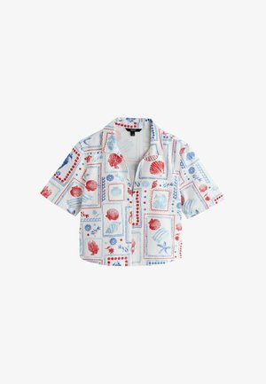 Valkoinen lyhythihainen nappipaita, jossa on punaisia ja sinisiä simpukka- ja meritähtikuoseja kehystetyissä neliöissä ja suorakaiteissa.