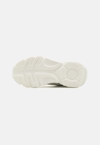 Buffalo CORIN HEART - Tossud - white