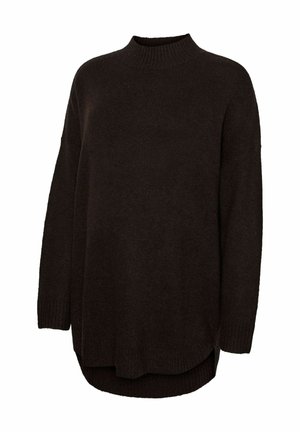 Mørkebrun striktrøje med høj hals, lange ærmer og en let forlænget bagkant; har ribbede manchetter og kant.