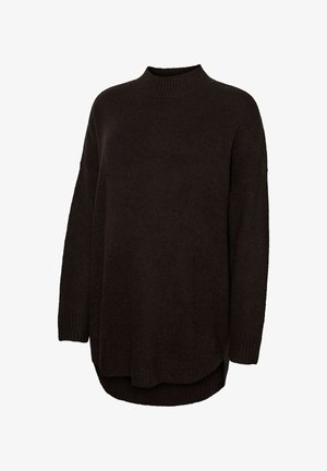 Ciemnobrązowy sweter dzianinowy z wysokim kołnierzem, długimi rękawami i lekko wydłużonym tylnym brzegiem; posiada ściągacze w rękawach i na brzegu.