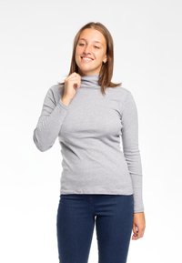Maglia grigia a maniche lunghe con colletto alto realizzata in un tessuto morbido. Caratterizzata da un design aderente con una texture liscia e un colletto alto.