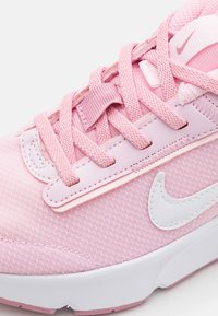 Nike Sportswear AIR MAX INTRLK LITE - Sneakers - pink/white