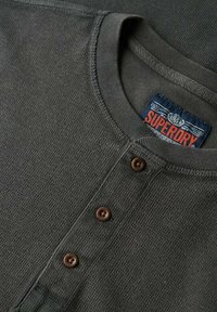 Superdry & Co WAFFLE LONG SLEEVE HENLEY - Trui - washed black