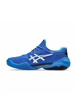 Chaussures de sport bleues avec une tige en mesh, accents blancs et une semelle texturée. Dotées d'une pointe arrondie et d'un talon rembourré pour plus de stabilité.