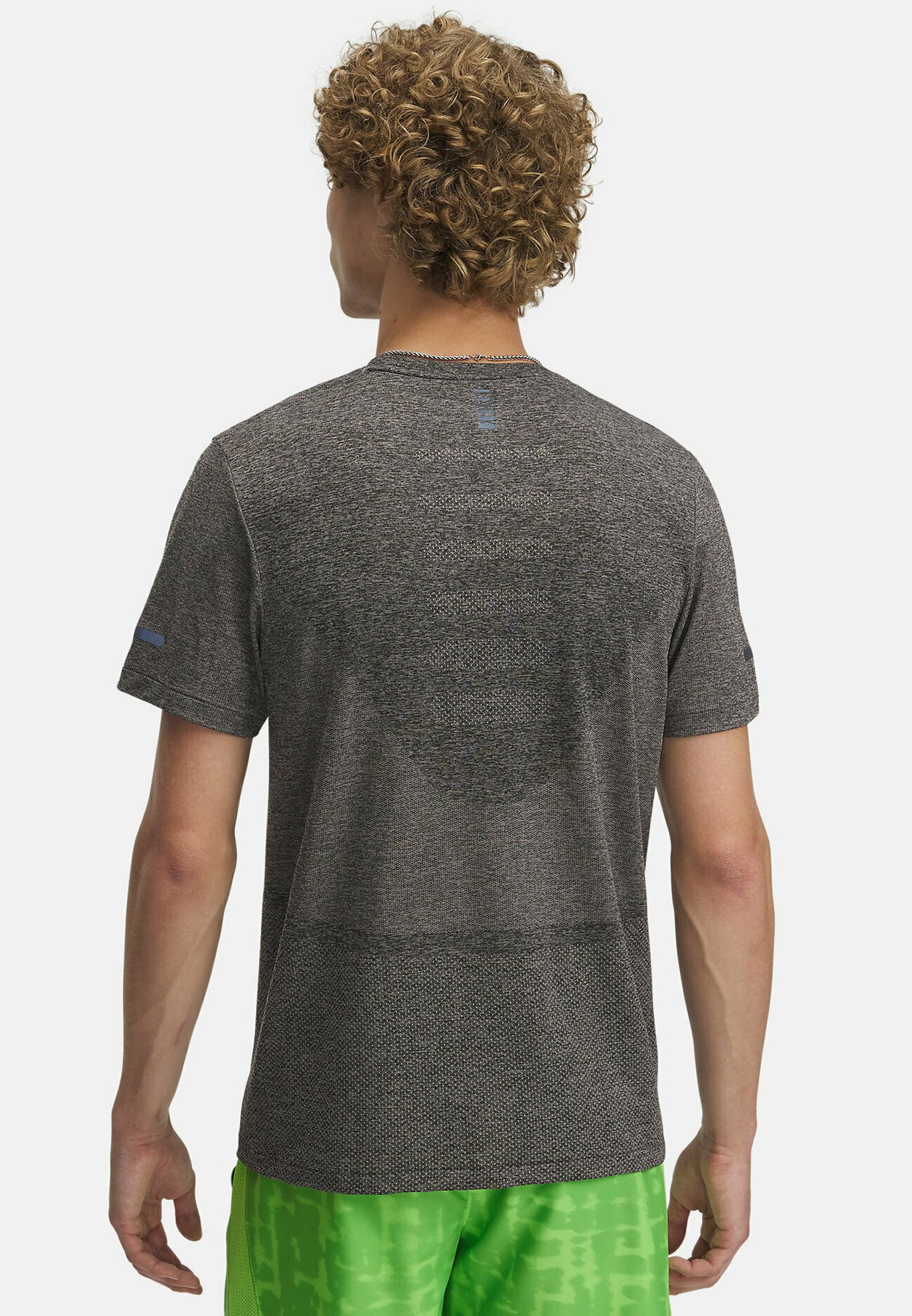SEAMLESS STRIDE