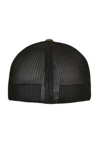 Casquette en maille noire de forme arrondie avec une surface texturée, dotée d'un petit bouton d'accent vert sur le dessus.