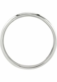 Simpel poleret sølvmetalring med glatte, afrundede kanter på hvid baggrund.