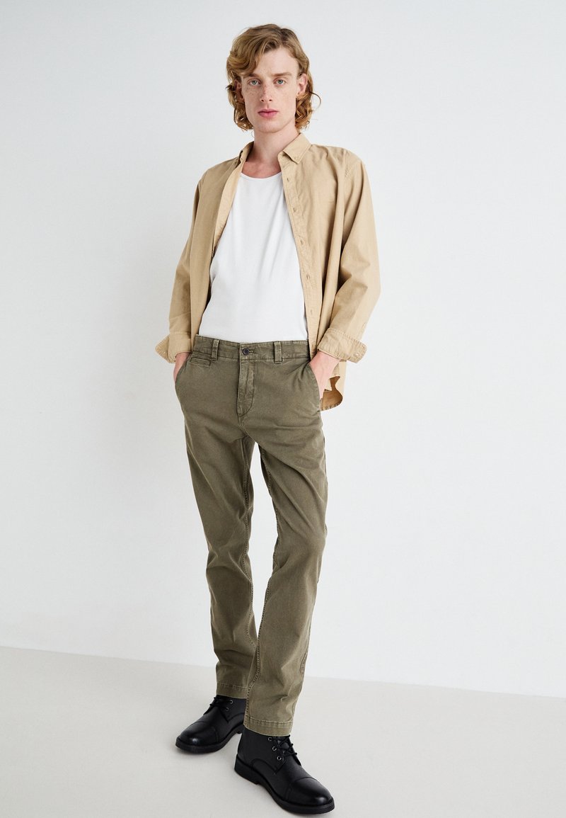 DOCKERS ALPHA SLIM Chinos crocodile stone wash/khaki