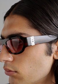 GCDS UNISEX - Sunglasses - red havana