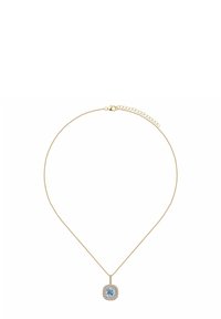 Złota naszyjnik z delikatnym łańcuchem, z niebieskim kamieniem otoczonym okrągłym zbiorem małych przezroczystych kamieni.