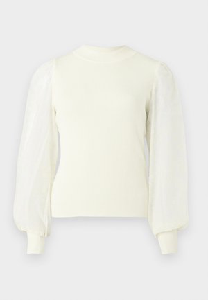 Camisola branca de malha canelada com mangas transparentes e bufantes. Gola alta e corpo justo. Textura macia com detalhes leves e translúcidos.