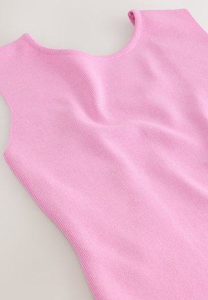 Haut sans manches ajusté en tissu côtelé rose pâle doux, avec un col rond et une texture lisse, adapté pour être porté seul ou superposé.