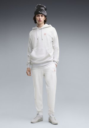 Puma, ESSENTIALS ELEVATED FLEECE HOODIE - Kapuzenpullover - white glow heather
