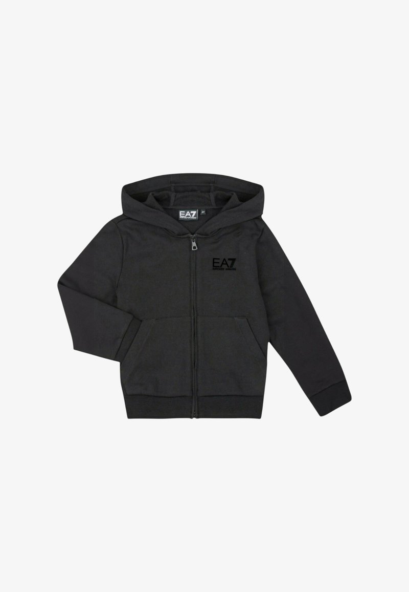 Felpa con cappuccio nera in tessuto morbido, con zip frontale, tasche a marsupio e un piccolo logo in rilievo sul petto a sinistra.
