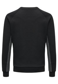 Felpa nera con un pannello grigio testurizzato lungo i lati, polsini e collo a coste, dotata di un classico taglio girocollo e maniche raglan.