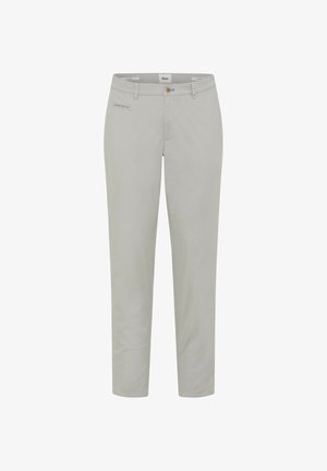 Pantalon gris clair ajusté avec passants de ceinture, fermeture à bouton, et une petite poche avant du côté droit.