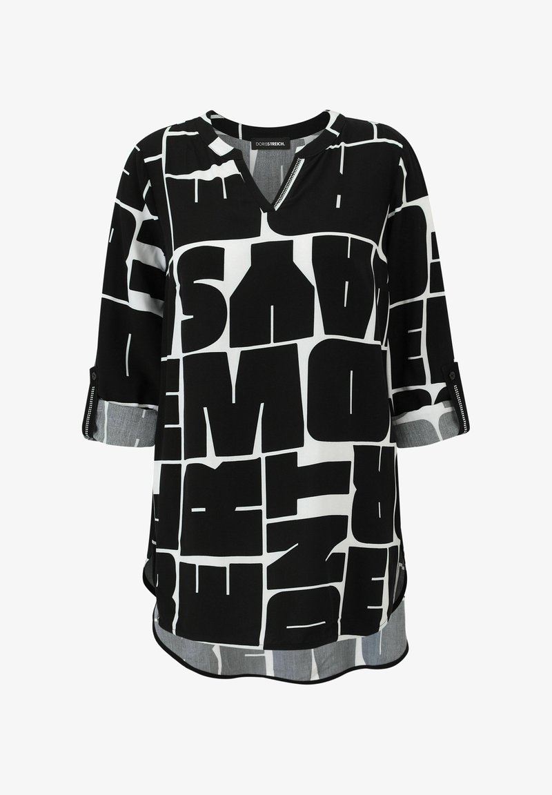 Schwarz-weiß bedrucktes Oberteil mit V-Ausschnitt, 3/4-Ärmeln und abgerundetem Saum. Verfügt über kräftige Schriftmuster und graue Akzente an den Ärmeln.