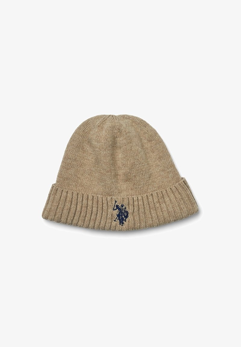 Bonnet beige tricoté avec revers côtelé plié et petit logo de joueur de polo brodé bleu foncé au centre devant.