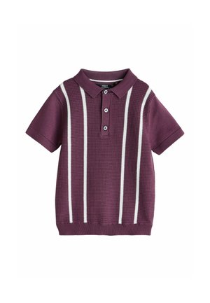Kurzärmeliges Poloshirt in tiefem Pflaumenton mit drei weißen vertikalen Streifen, strukturierter Stoff und dreiknöpfige Knopfleiste.