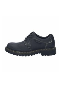 Scarpa stringata in pelle nera con suola in gomma resistente, cuciture a contrasto e colletto imbottito. Presenta un discreto dettaglio del logo sul lato.