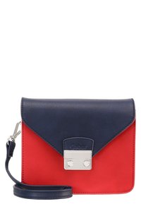 Borsa a tracolla bicolore rossa e blu navy con chiusura a patta, ferramenta argentata e tracolla regolabile; pelle liscia con design geometrico.