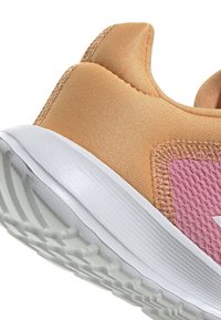adidas Performance TENSAUR RUN 2.0 UNISEX - Zapatillas running asfalto - bliss pink/ftwr white/hazy orange